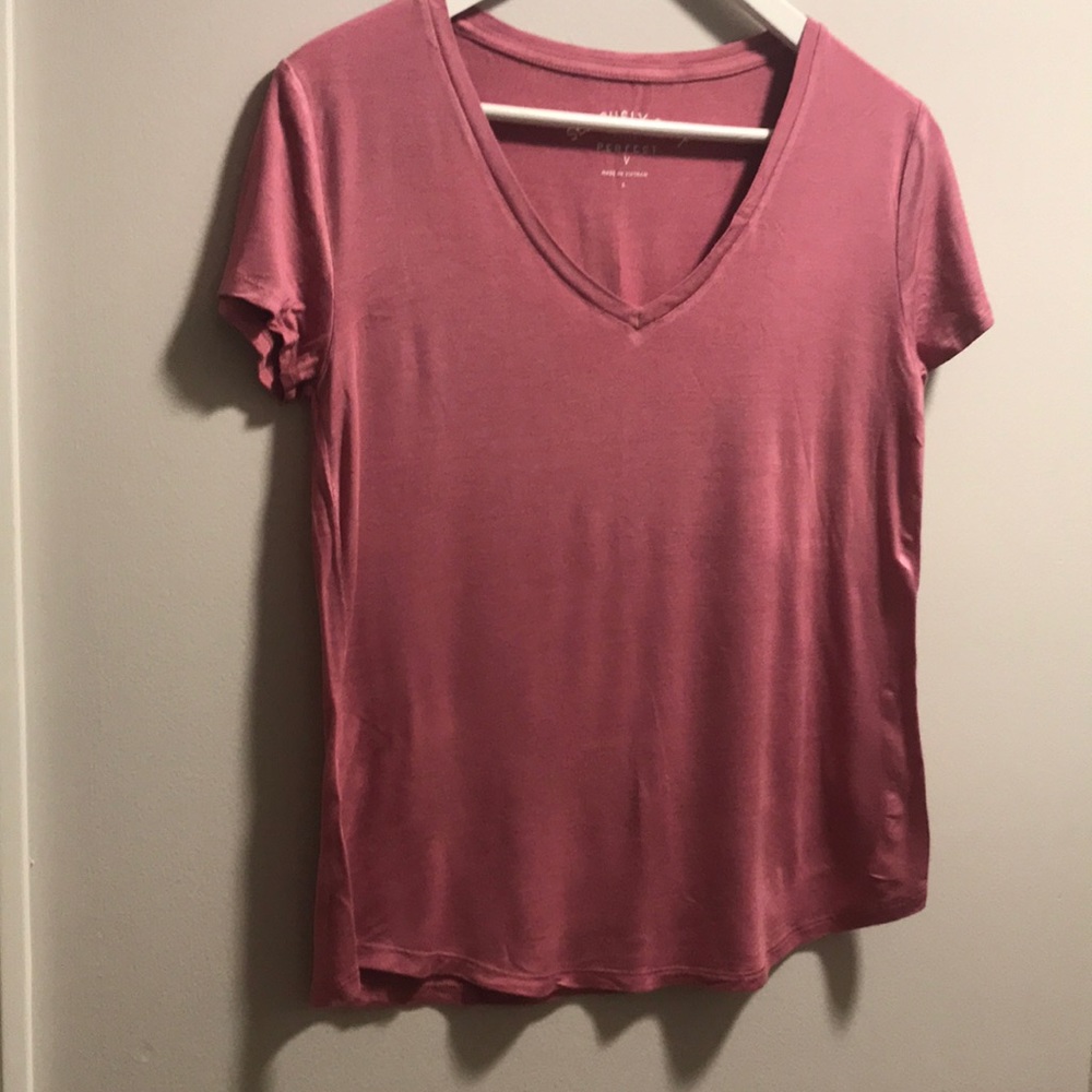 American Eagle seriously soft v-neck short sleeve top. Mauve.